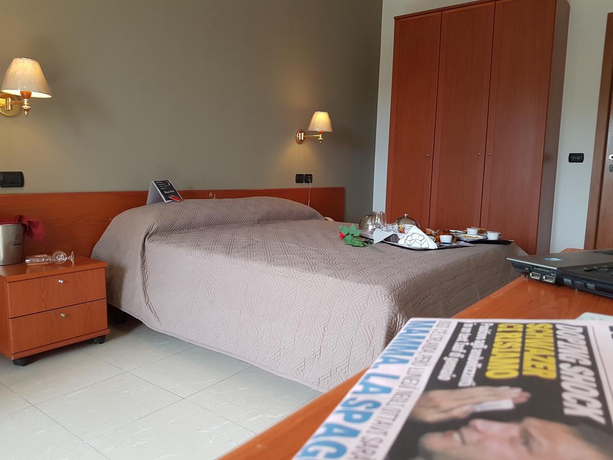Hotel Joy Castel Volturno Quarto foto